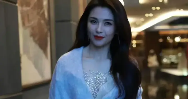 刘涛已经46岁了，但看起来你说她30多岁我都信，状态真的很好。