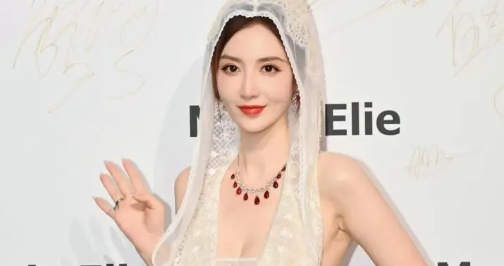 张萌 看秀美照 身材依旧在线 状态略显疲态