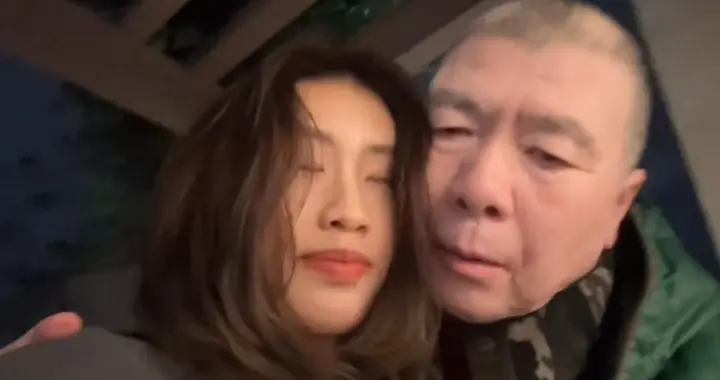 与徐帆离婚传闻仅7月，冯小刚贴脸养女徐朵，荒唐的事还是发生了