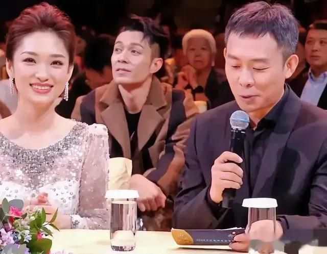 两副面孔？飞天奖意外扯下殷桃“遮羞布”，老搭档张译真的说中了