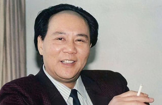 主席形象后继有人，侯京健已接班唐国强，和古月比谁更胜一筹