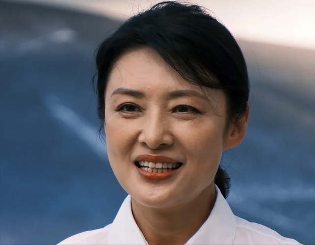 保利剧院偶遇明星，生图状态下周涛脸凹，聂远满脸褶，烧饼像牛蛙