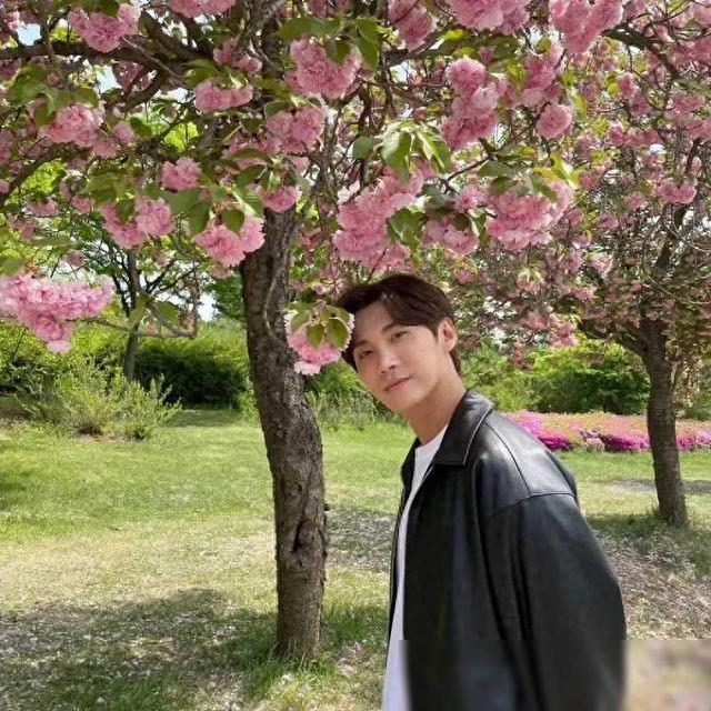 宋承炫惊喜公开超美未婚妻！甜蜜婚纱照曝光连郑容和都现身祝贺