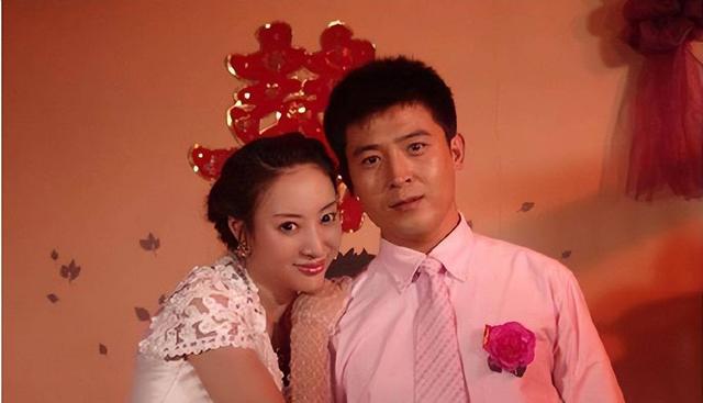 孙涛|孙涛：娶同学李莉，结婚27年被把控死，17次上春晚全是她的功劳