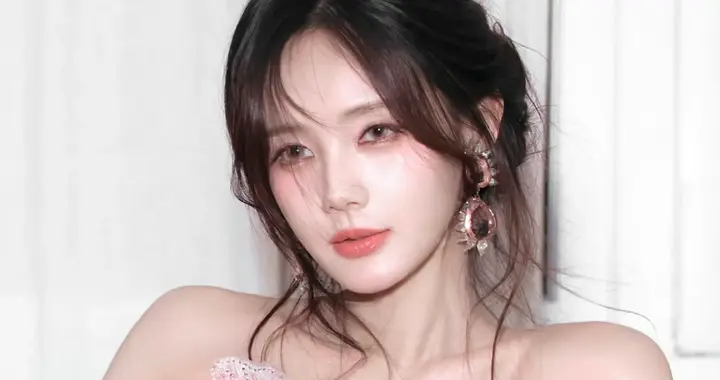 李一桐粉裙甜美无敌