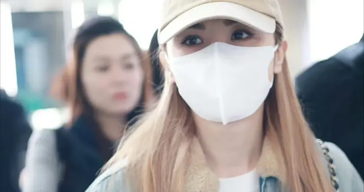 蔡卓妍最新路透，简单私服穿搭好养眼