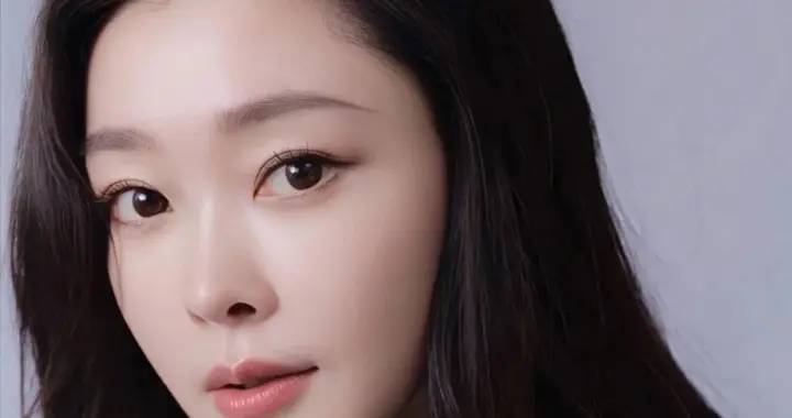 宋轶浪漫海边度假风松弛穿搭｜爱己如养花