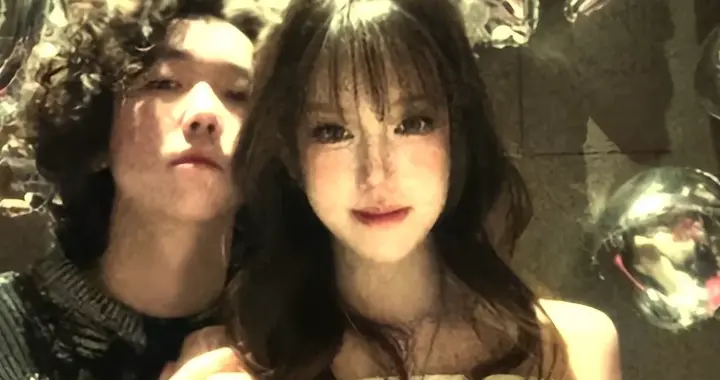 高露女儿才16岁就晒男友！庆祝恋爱周年打扮成熟，被指像26岁