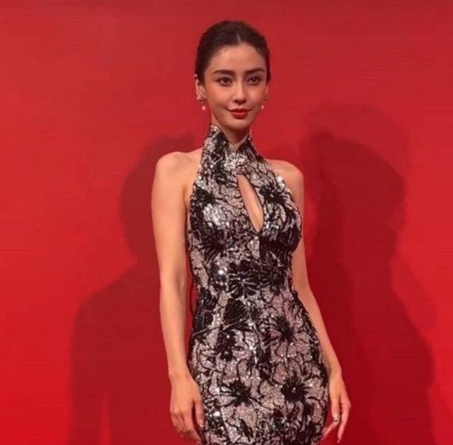 杨颖|杨颖复出：红毯疲惫沧桑！跑男被出局！你会忽略她之前的错误吗？