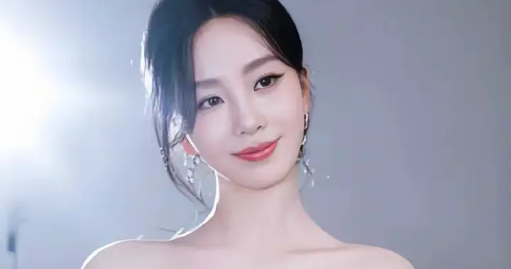 刘诗诗不与群芳竞，孤芳自可观