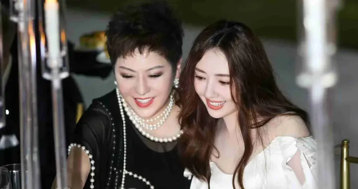 向太没想到，42岁郭碧婷高调官宣喜讯，让香港阔太圈直接沉默了