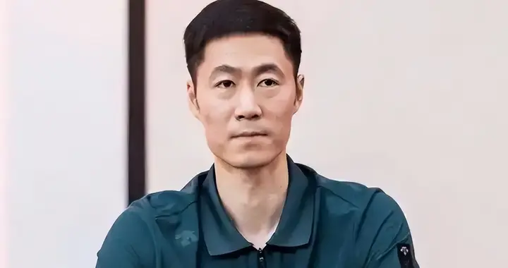 超过刘国梁，又升级，担任乒羽中心副主任，王励勤级别年薪如何？