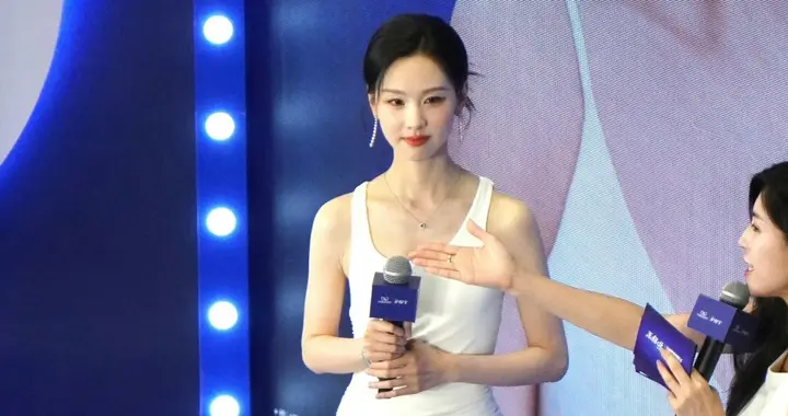 陈都灵的身材比例好棒 ???