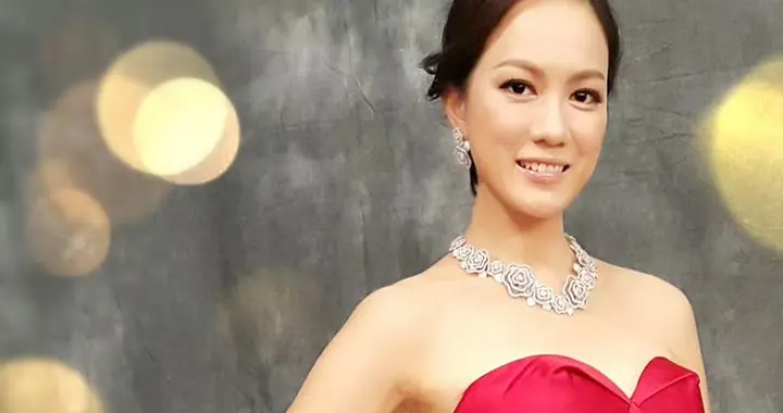 她曾是TVB小花，嫁给圈外丈夫，追随丈夫去了国外生活了