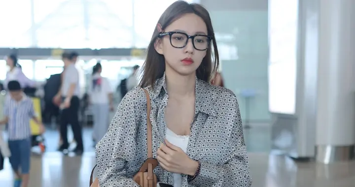 发一组戴眼镜的潇潇，程潇生图