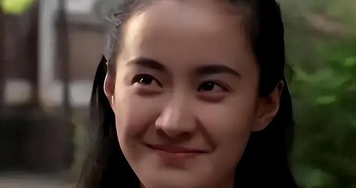 嫁大13岁名导被捧红，前夫病逝后不愿再演戏，57岁至今未婚无子嗣