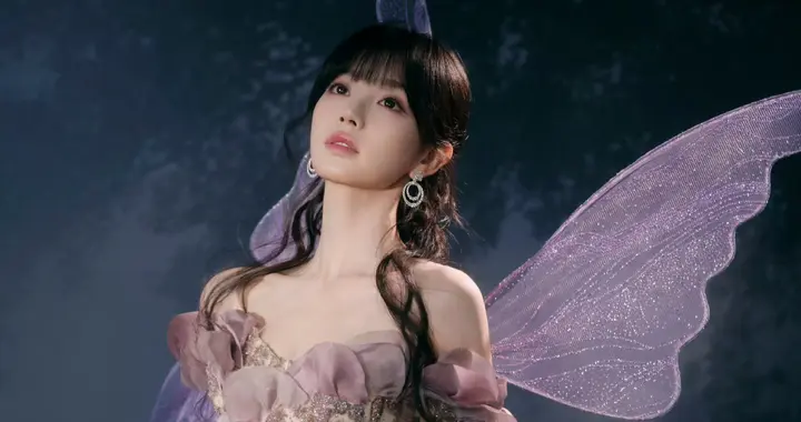 田曦薇紫翼花裙，林间精灵氛围感拉满
