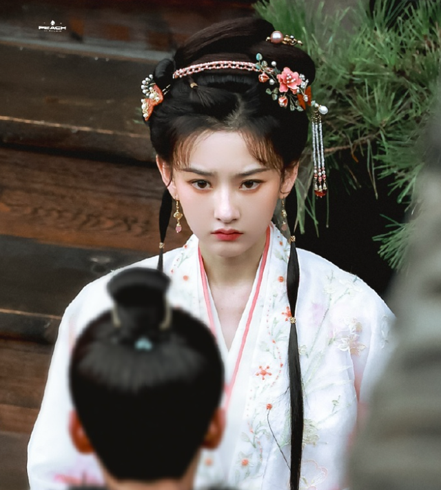 宋祖儿新剧《阿吱阿吱》看点多！旗袍美人太养眼，或将搭档王鹤棣