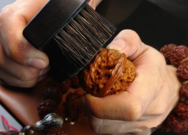 文玩核桃|文玩核桃晃仁是好还是坏？你怎么认为的？