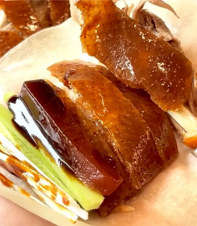 北京烤鸭那么火，为啥在广东开不下去，网友：喂狗都不吃