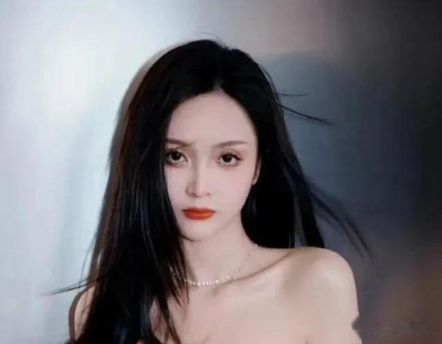 吴宣仪|火箭少女吴宣仪，一身V领开叉礼服亮相贺新春，宛如天仙下凡