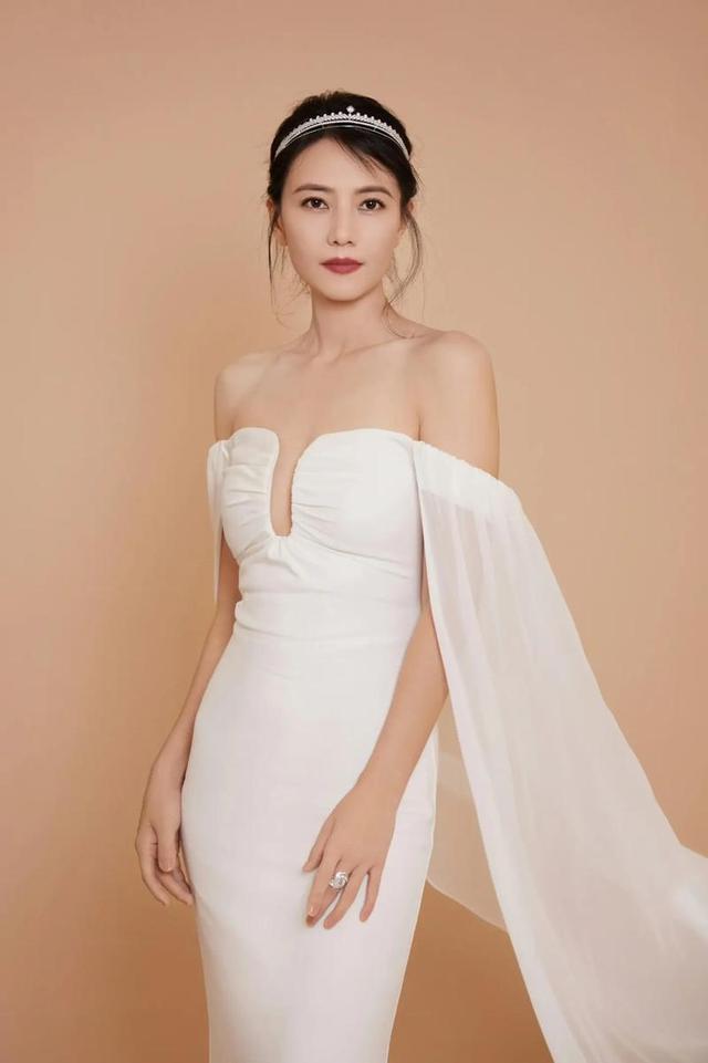 高圆圆才是真的“大号水蜜桃”，这谁能顶得住啊？