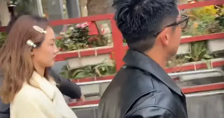 上戏八十周年校庆，郑恺牵苗苗现身，杜江陈赫出席雷佳音发型抢镜