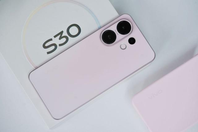 W27排名：OPPO快追上小米，荣耀超越苹果