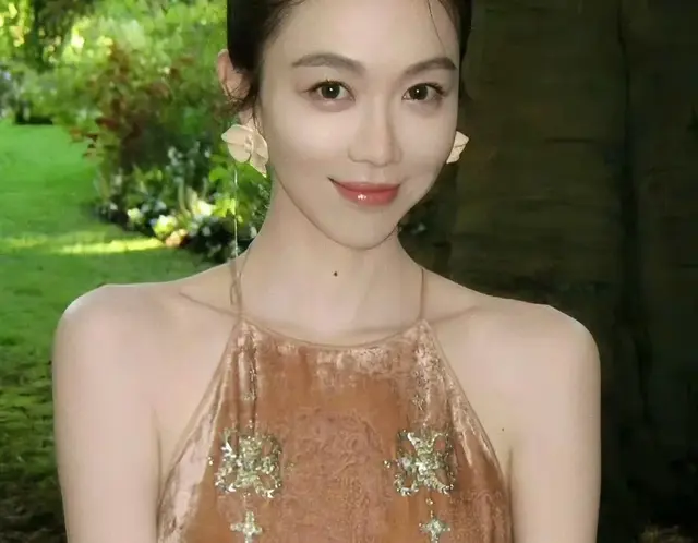 姜妍，活力满满春日女神