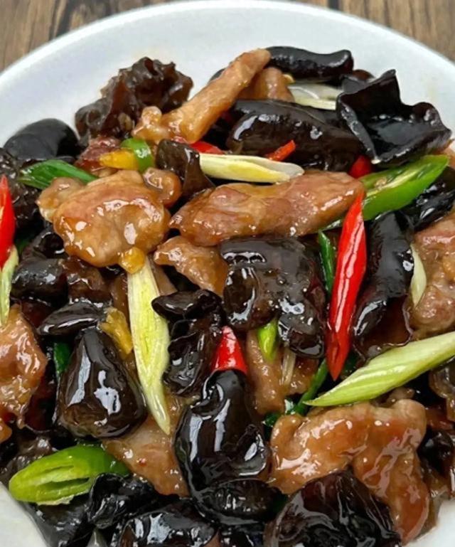 人到中年最该吃的三道菜，养肾又护肝，从此白发说拜拜