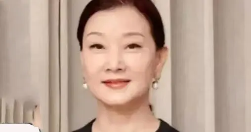 59岁宋祖英近照曝光！身材丰腴！满是贵妇像！其草书竟然如此高妙