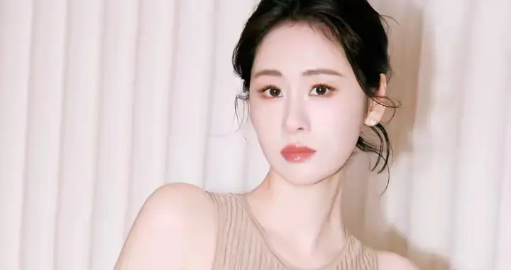 张碧晨-长裙下的知性美，温柔得让人心醉！