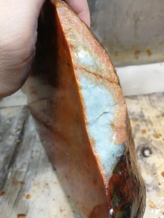 文玩|指尖上的“红烧鱼”，一块翡翠的蜕变之旅