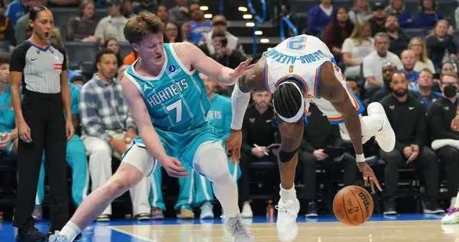 什么情况？黄蜂21次失误居然赢了雷霆27分，勇士一纪录稳如泰山