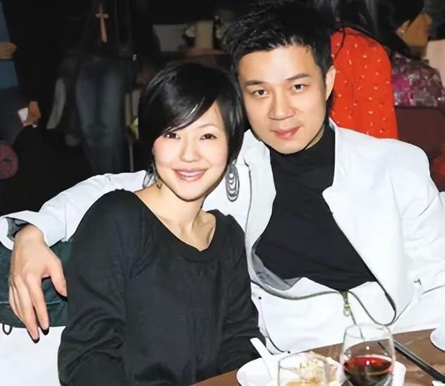 徐雅钧也曾爱惨了小S，却在2014年开始停止秀恩爱，发生了什么