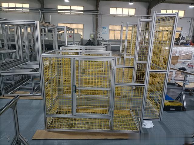 为何铝型材围栏成为工业防护新标杆