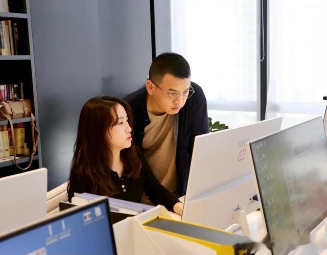 自媒体|卢克文干自媒体的成功，你学不来