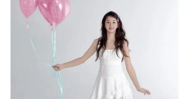 森碟18岁成年美翻！萌娃长成高挑少女