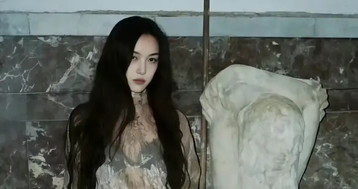 19岁李嫣越来越漂亮，李亚鹏朋友曝光近照，清冷文艺范比王菲还足