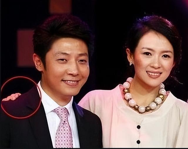 48岁撒贝宁喜迎2胎？李白穿平底鞋、小腹凸起身材好，钱真的养人