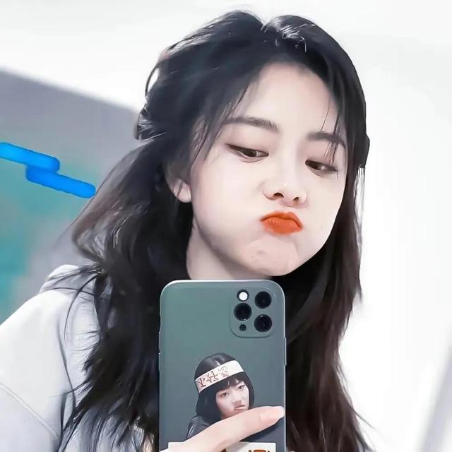 一样是演学生，把谭松韵和唐嫣放在一起对比，差距就出来了