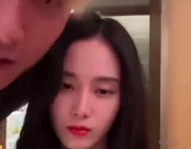 别再为难陈赫、黄子韬了！关晓彤本人亲自上线更新，评论区已沦陷