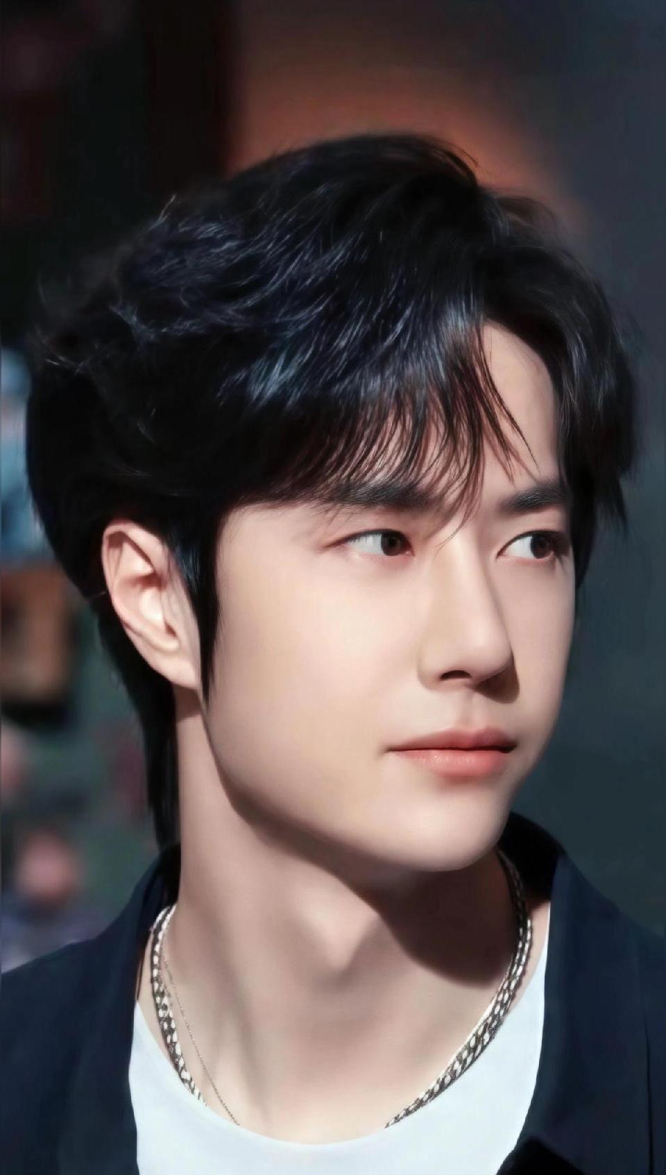 最近，有个娱乐圈八卦让人有点摸不着头脑。知名偶像王一博疑似不和经纪公司...