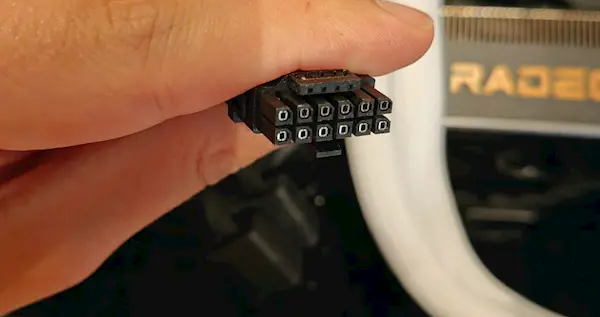 AMD顯卡難得用16針供電接口：結果連燒兩塊！