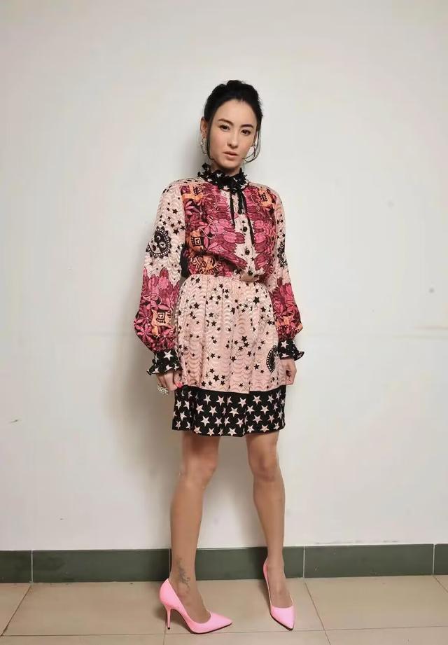 短发 论“气质”，我就服张柏芝！连老土的“奶奶裙”也能轻松驾驭
