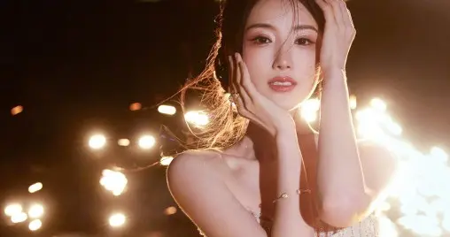 毛晓彤今日星光大赏造型，好美好诱人