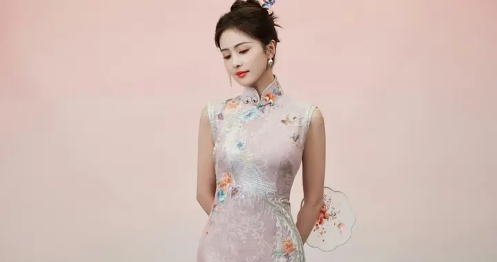 白鹿，东方韵味旗袍造型，婀娜柔美