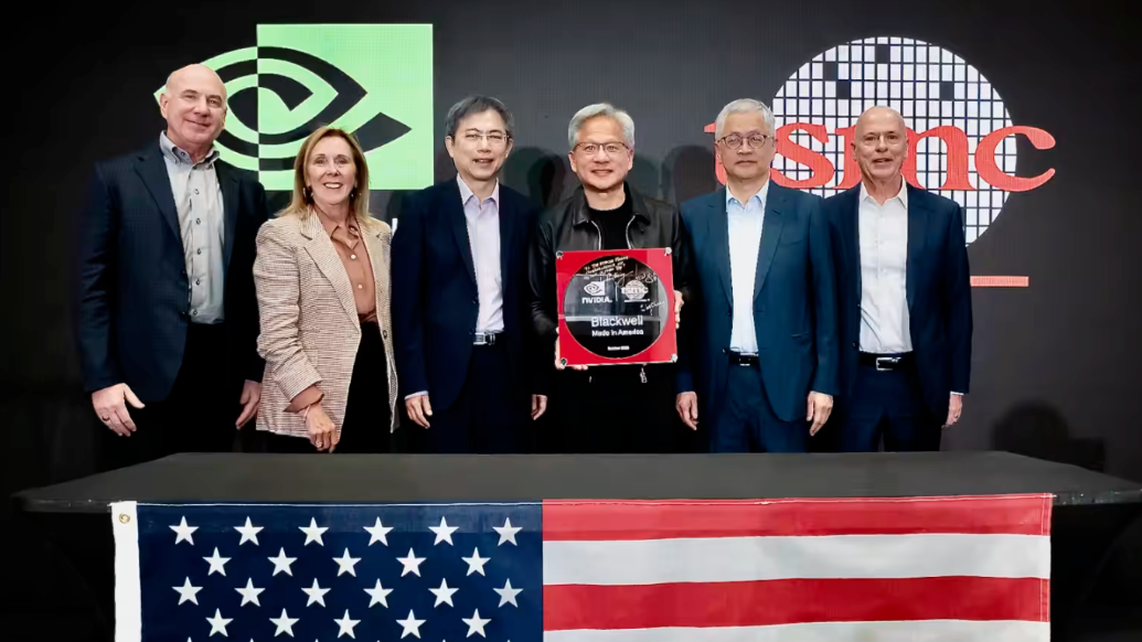 黄仁勋站台 英伟达宣布台积电美工厂造出首个Blackwell晶圆