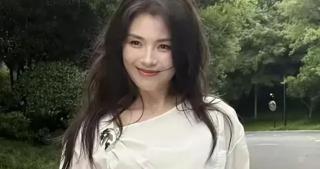 刘涛不愧是公认的“国民媳妇”，这种温婉端庄的气质谁不想娶回家