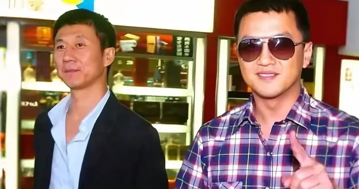 和哥哥冰释前嫌，李亚鹏哭了，隔阂解开引泪目，点赞前妻网友炸锅